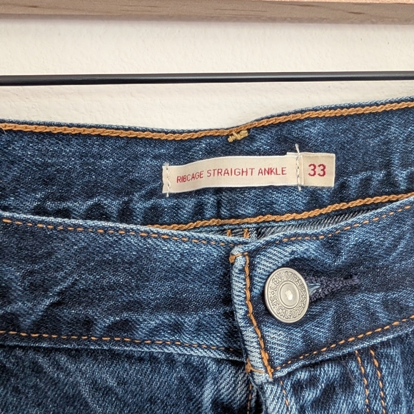 Levi's Vintage Dark Wash Ribcage Straight Ankle Size 33 With Button Fly - Picture 6 of 9